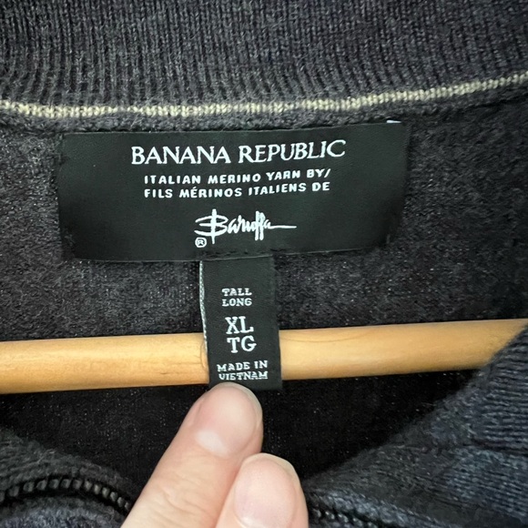 Men’s Banana Republic Sweater - Picture 2 of 2